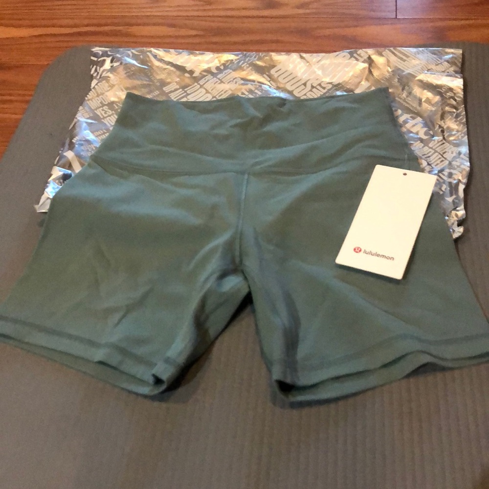 New lululemon align short 6”